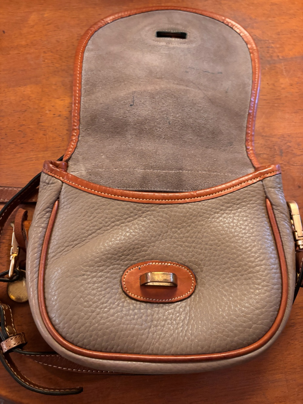 Vintage Dooney & Bourke Taupe Pebbled Leather Crossbody with Brown Trim Small - Picture 4 of 11